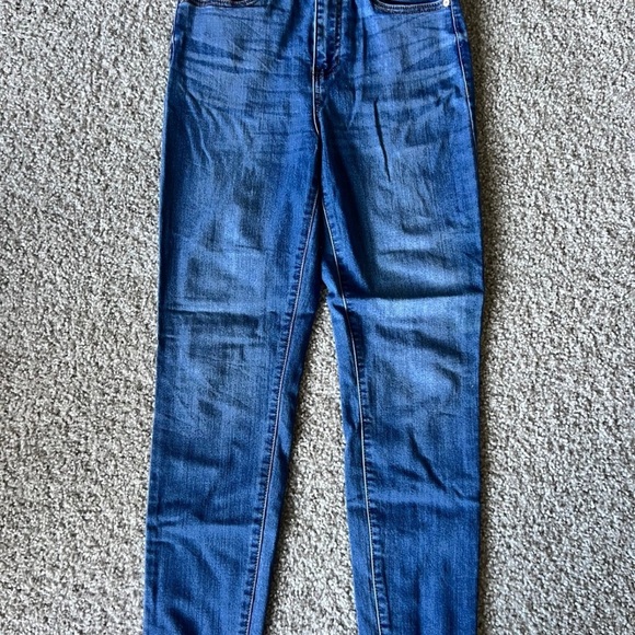 Kendall and Kylie Jeans 5/27 - Picture 1 of 3